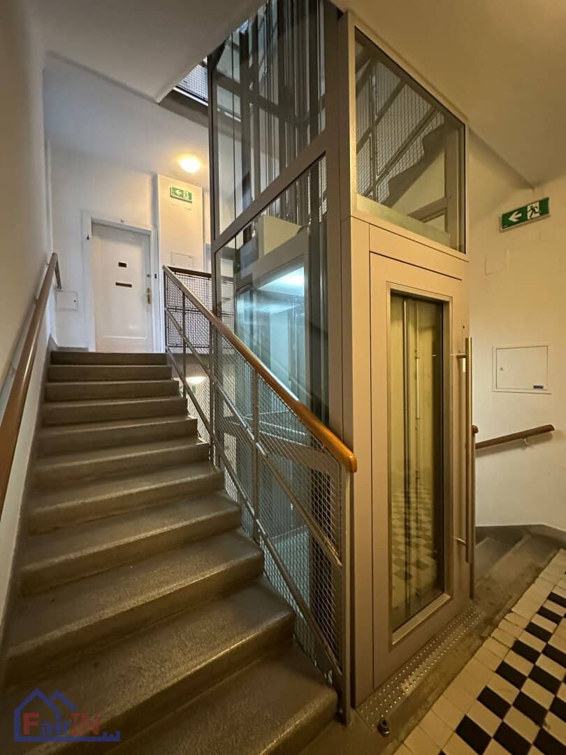 Dreamlike 3 room apartment in 1070 Vienna in need of renovation with loggia