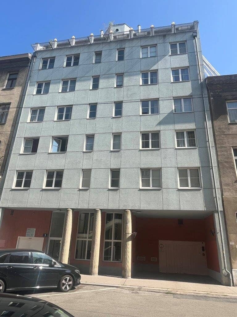 Enchanting, thoroughly renovated 2 room apartment and car parking space in a top location of the 4th district