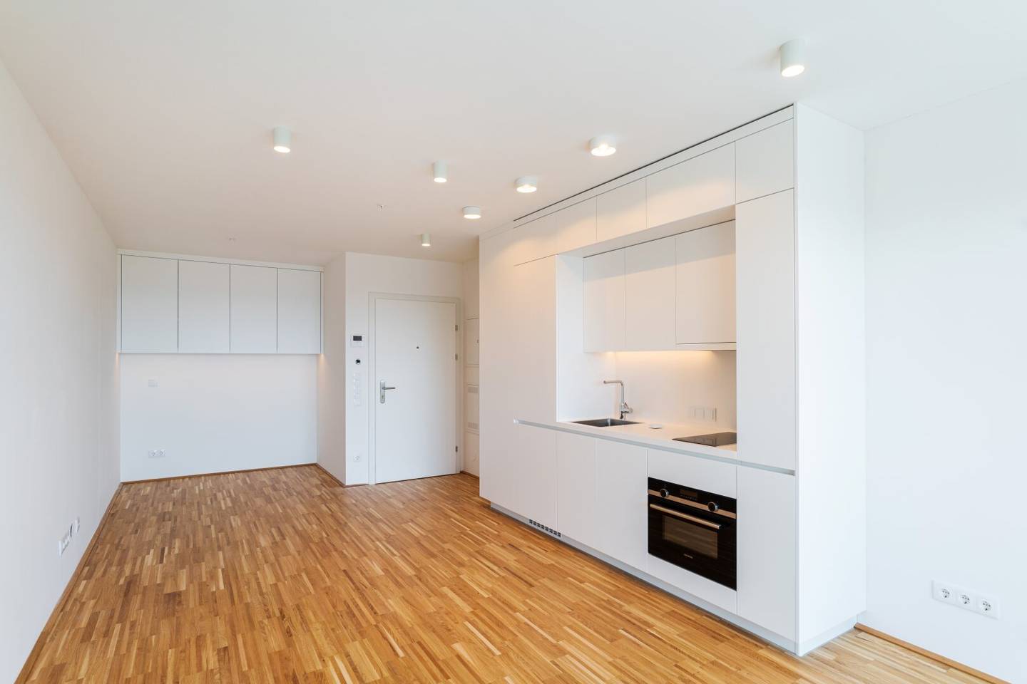 Heating, electricity, Internet + TV &amp; fitness included! Serviced Apartment in the TABA Tower! Leased Serviced Apartment in the TABA Tower, no that should be corrected.
