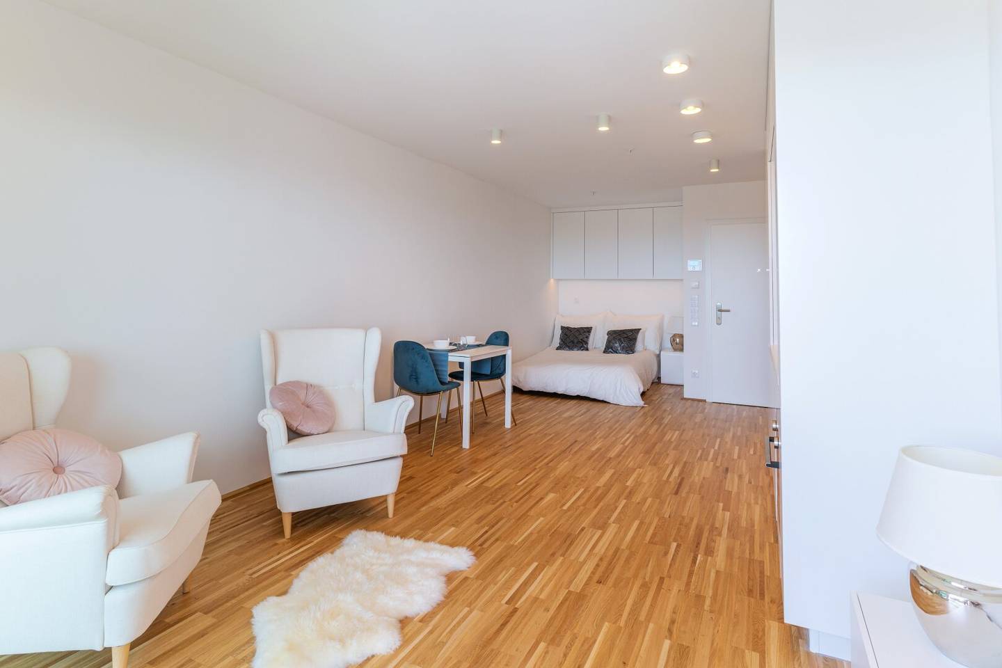 Heating, electricity, Internet + TV &amp; fitness included! Serviced Apartment in the TABA Tower!