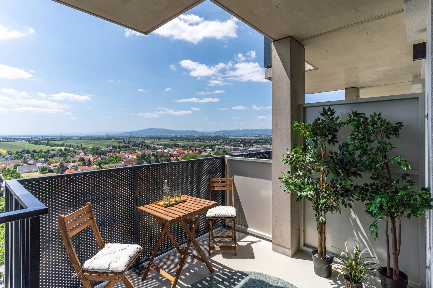 Heating, electricity, Internet + TV &amp; fitness included! Serviced Apartment in the TABA Tower!