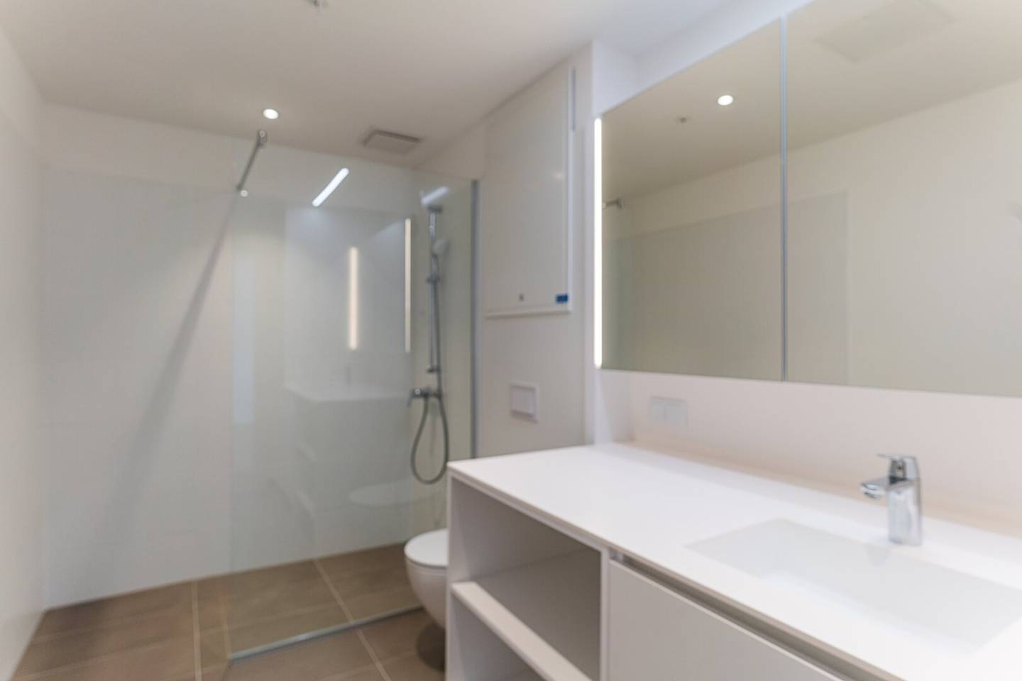 Heating, electricity, Internet + TV &amp; fitness included! Serviced Apartment in the TABA Tower! Leased Serviced Apartment in the TABA Tower, no that should be corrected.