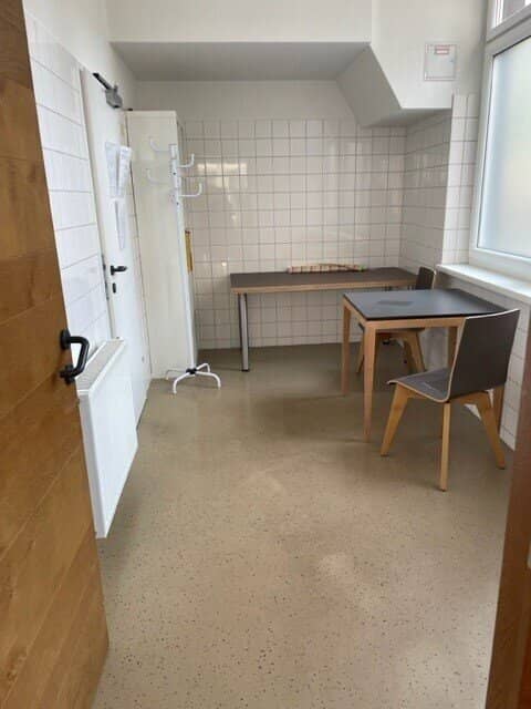 Modern, newly equipped 269.42 m² Cafeteria in Doctors' Center of Vienna? No, Doctors' Center? Wait, corrected: Modern, newly equipped 269.42 m² Cafeteria in Doctors' Center not to include question mark.