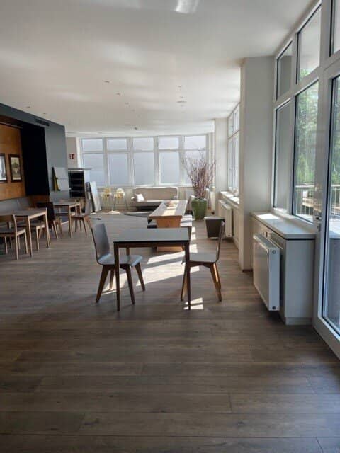 Modern, newly equipped 269.42 m² Cafeteria in Doctors' Center of Vienna? No, Doctors' Center? Wait, corrected: Modern, newly equipped 269.42 m² Cafeteria in Doctors' Center not to include question mark.
