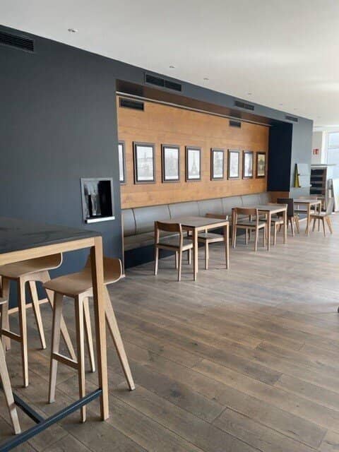 Modern, newly equipped 269.42 m² Cafeteria in Doctors' Center of Vienna? No, Doctors' Center? Wait, corrected: Modern, newly equipped 269.42 m² Cafeteria in Doctors' Center not to include question mark.