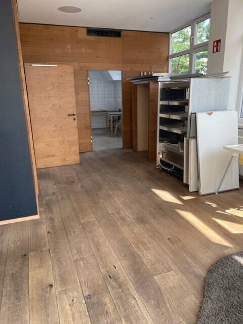Modern, newly equipped 269.42 m² Cafeteria in Doctors' Center of Vienna? No, Doctors' Center? Wait, corrected: Modern, newly equipped 269.42 m² Cafeteria in Doctors' Center not to include question mark.