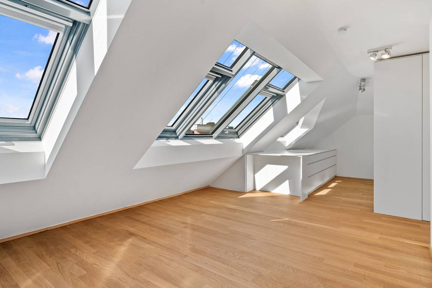 8., Luxury Charm Elegance Design View
