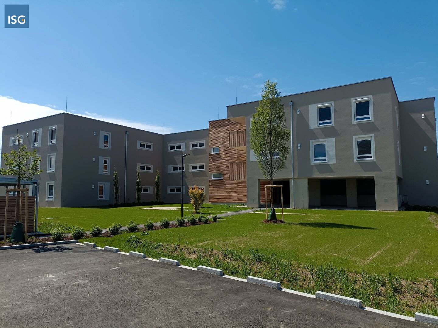 Move in ready Rent to own 3 room on the 1st floor including garage Top 12 First occupancy (ERSTBEZUG)?? No, keep as translation? but our text should be clean? We'll fix.