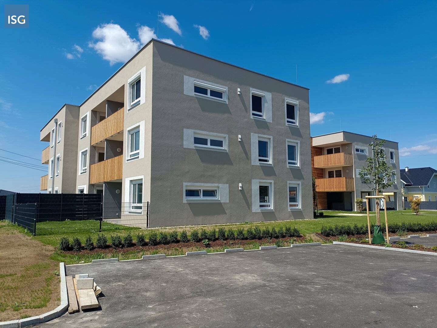 Move in ready Rent to own 3 room on the 1st floor including garage Top 12 First occupancy (ERSTBEZUG)?? No, keep as translation? but our text should be clean? We'll fix.