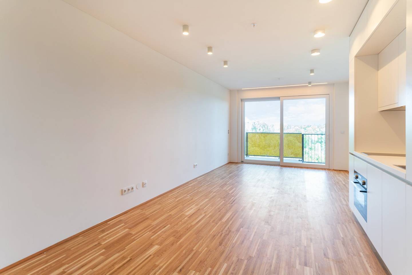 Serviced Apartment Living with Balcony in the green Kurpark ALL INCLUSIVE!