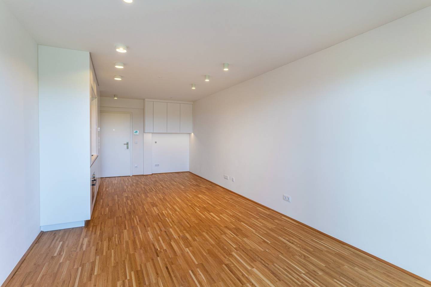 Serviced Apartment Living with Balcony in the green Kurpark ALL INCLUSIVE!