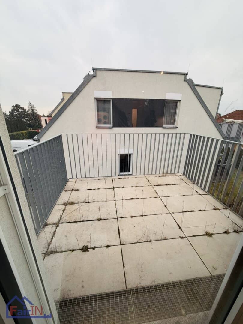 Top sanierte 2-Zi-DG-Wohnung mit Einbauküche und Aufzug in 1100 Wien – 72,5 m²!