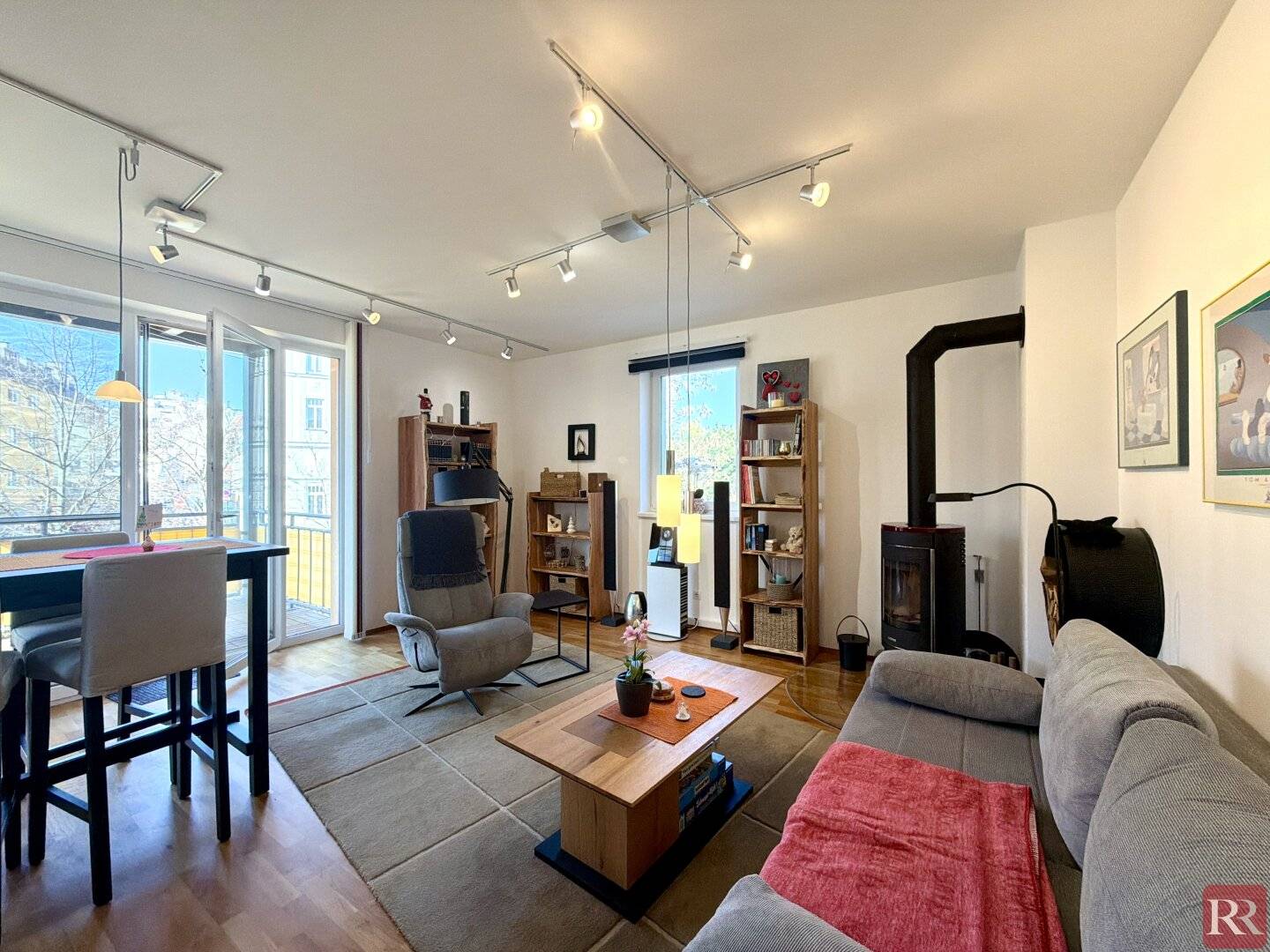 Neuer Preis: Moderne Dreizimmerwohnung mit Balkon und Parkplatz
