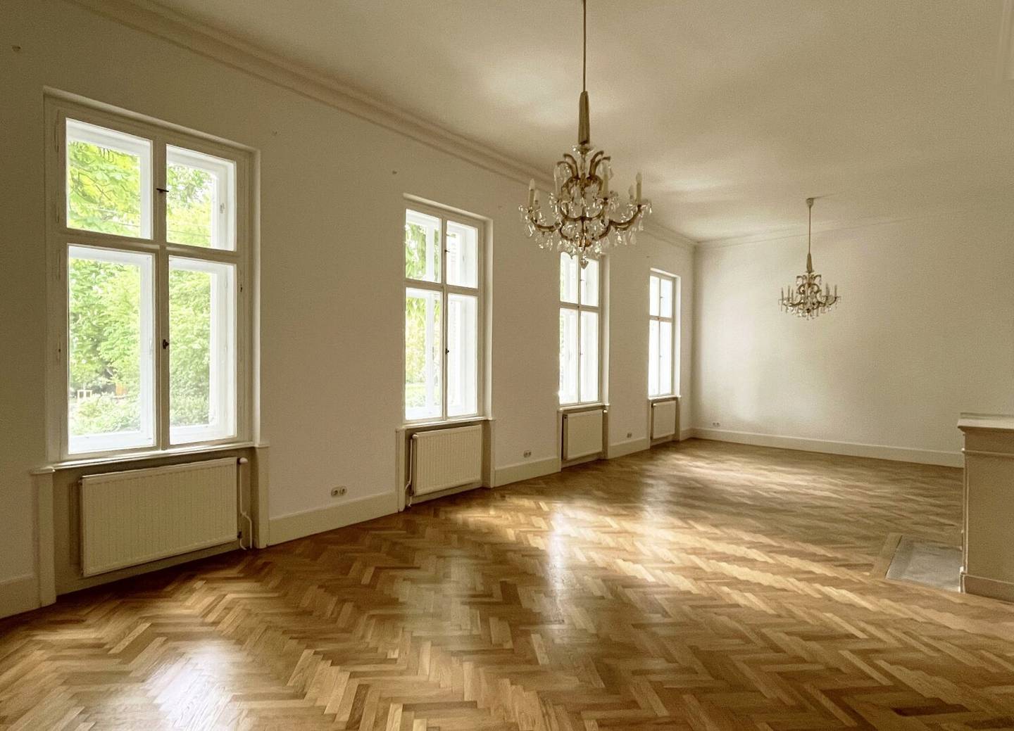 Tastefully renovated old Viennese villa with Biedermeier garden near Rudolfinerhaus