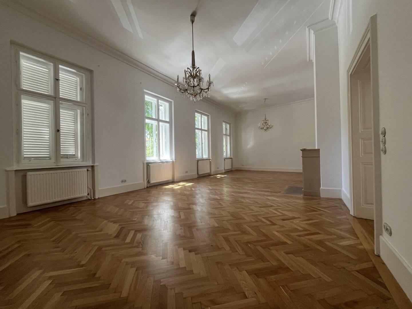 Tastefully renovated old Viennese villa with Biedermeier garden near Rudolfinerhaus