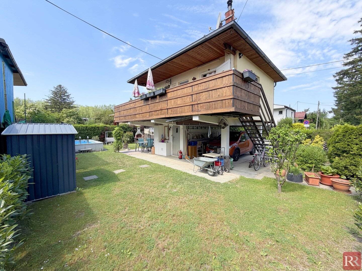 New price! Very well maintained stilt house with pool in Strombad Kritzendorf