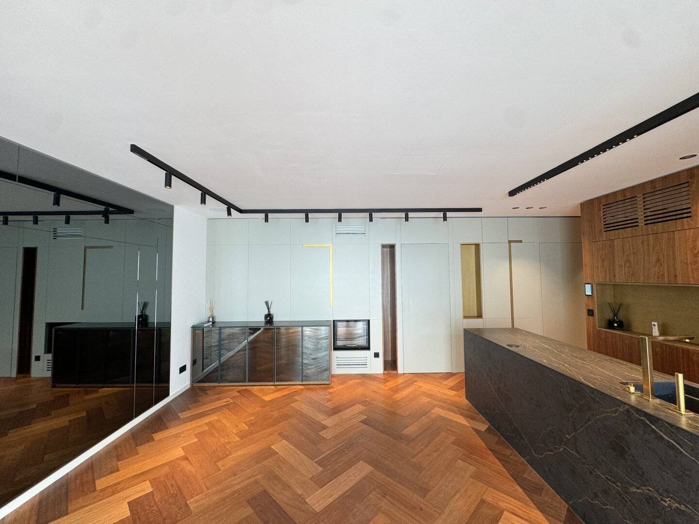 Modernes City-Juwel mit Terrasse & Blick auf den Stephansdom – 3-Zimmer-Wohnung in Toplage (1. Bezirk, Wien)