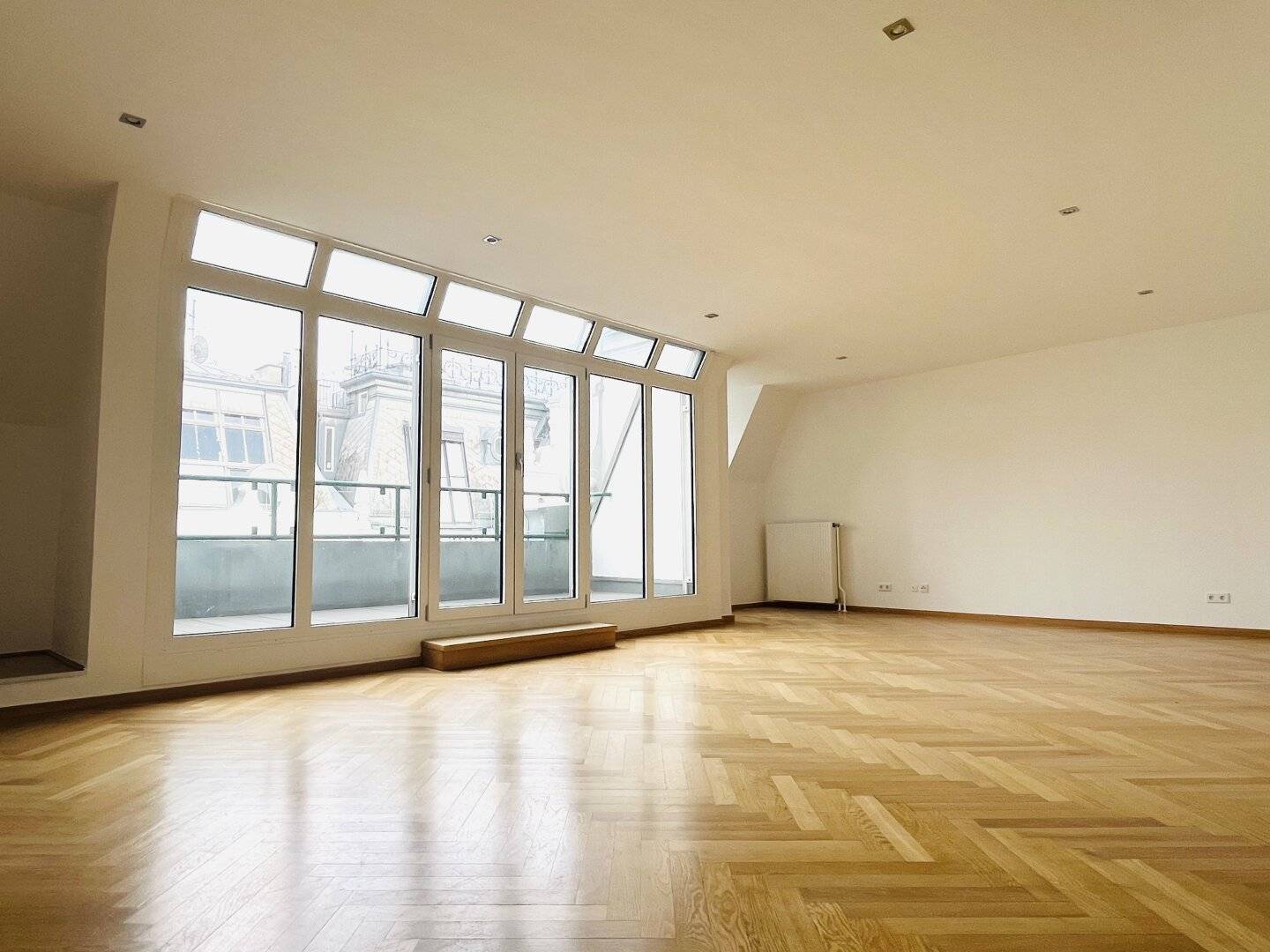 Kärnterstraße ! Elegante 5 Zimmer- Maisonette mit 2 Terrassen !