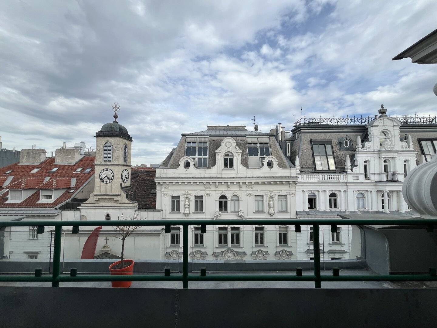 Kärnterstraße ! Elegante 5 Zimmer- Maisonette mit 2 Terrassen !