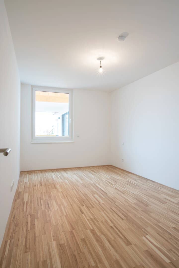 Courtyard-side 2-room apartment with large balcony Cooling included U6 Floridsdorf Available from mid October