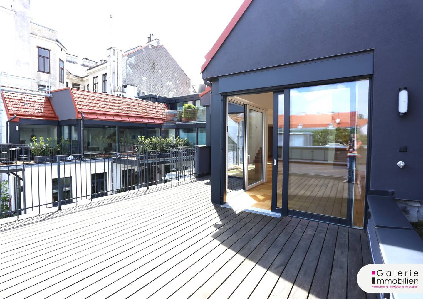 Exquisite attic maisonette with large terraces and balcony - centrally accessible - near Naschmarkt U4