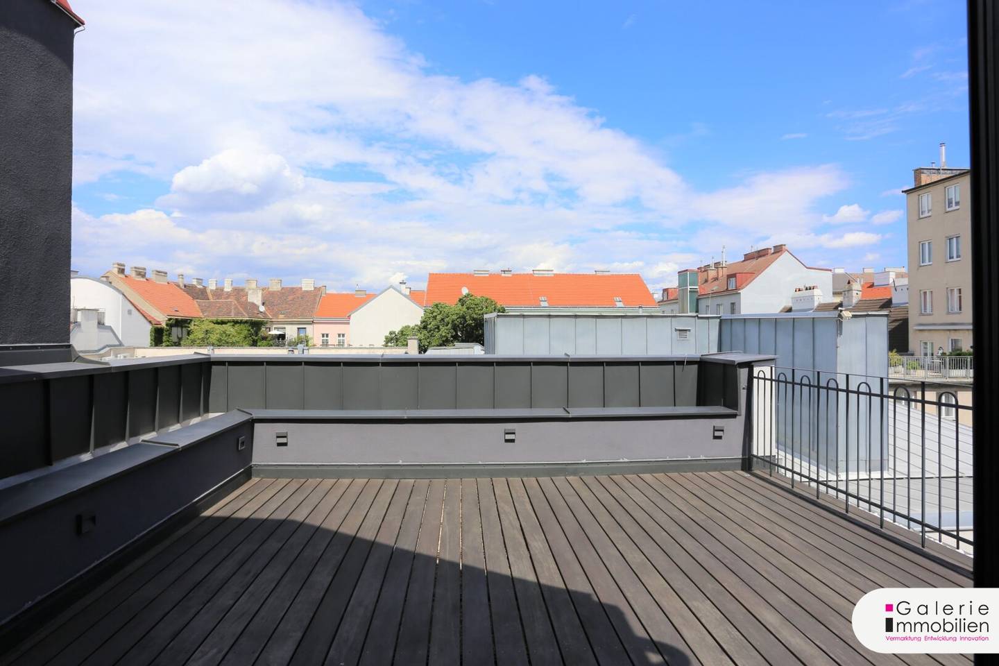 Exquisite attic maisonette with large terraces and balcony - centrally accessible - near Naschmarkt U4