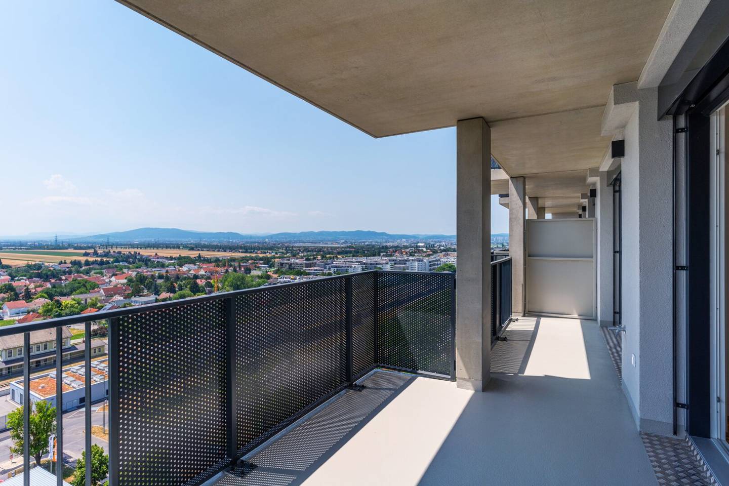 All inclusive with huge balcony electricity, heating, gym, internet and concierge included