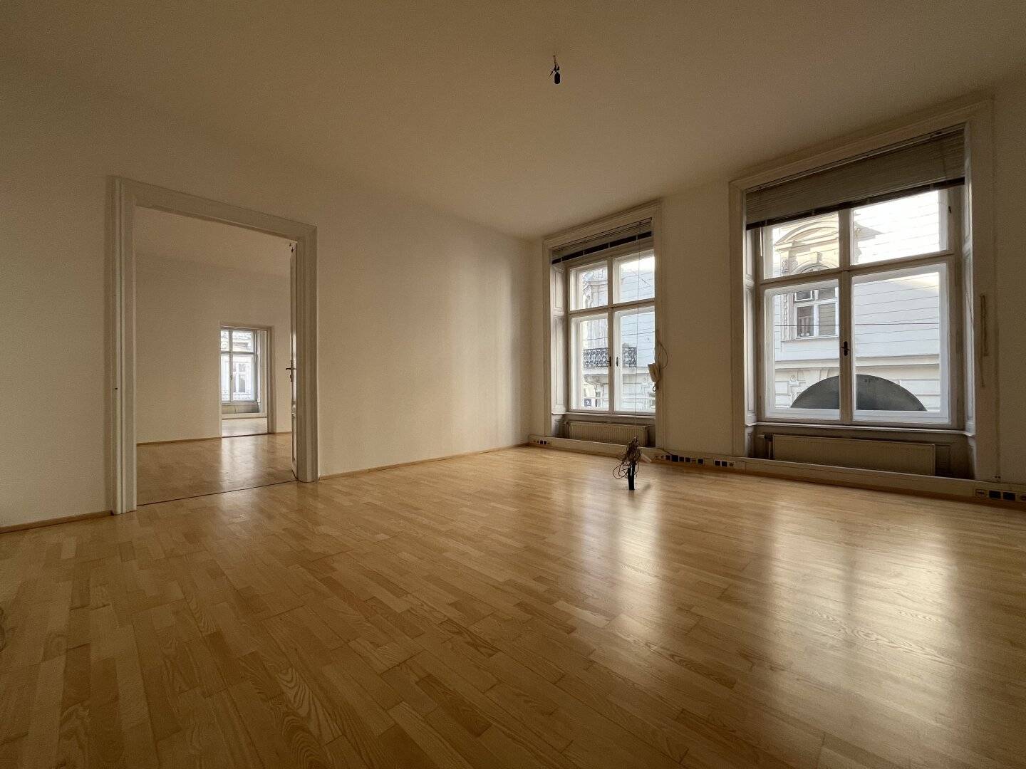 Bright, well equipped 178 m² office space in a representative historic building near Johannesgasse