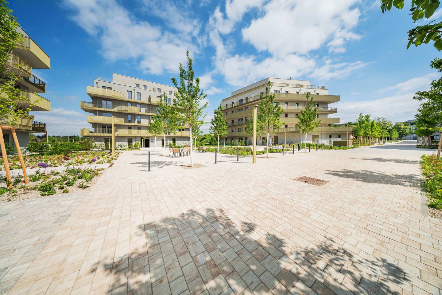 Newly built unit by the Danube with outdoor space