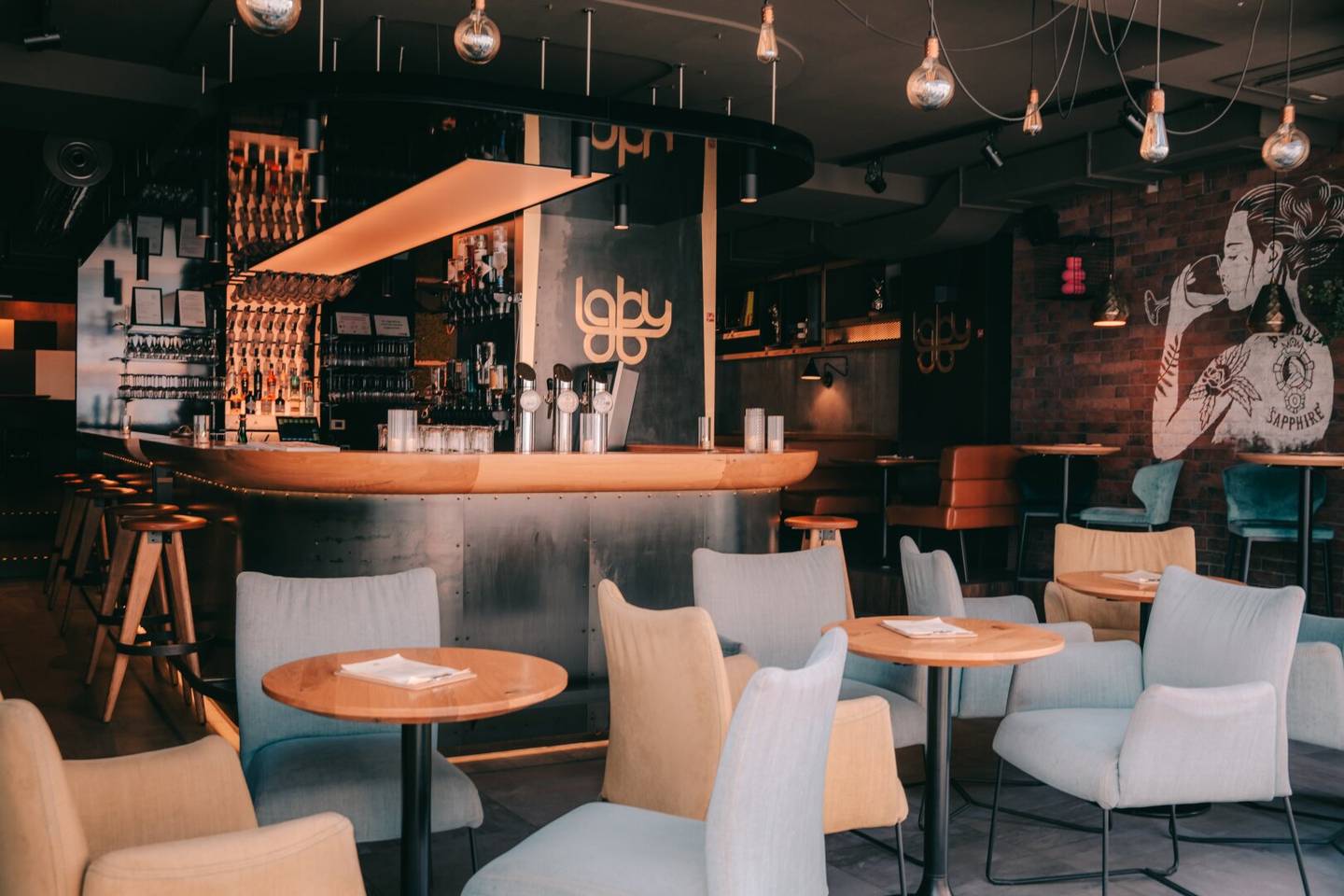 Unique opportunity: Stylish venue with club area and sidewalk cafe seating in the best locations in Ottakring