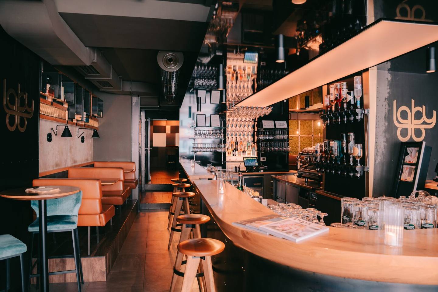 Unique opportunity: Stylish venue with club area and sidewalk cafe seating in the best locations in Ottakring