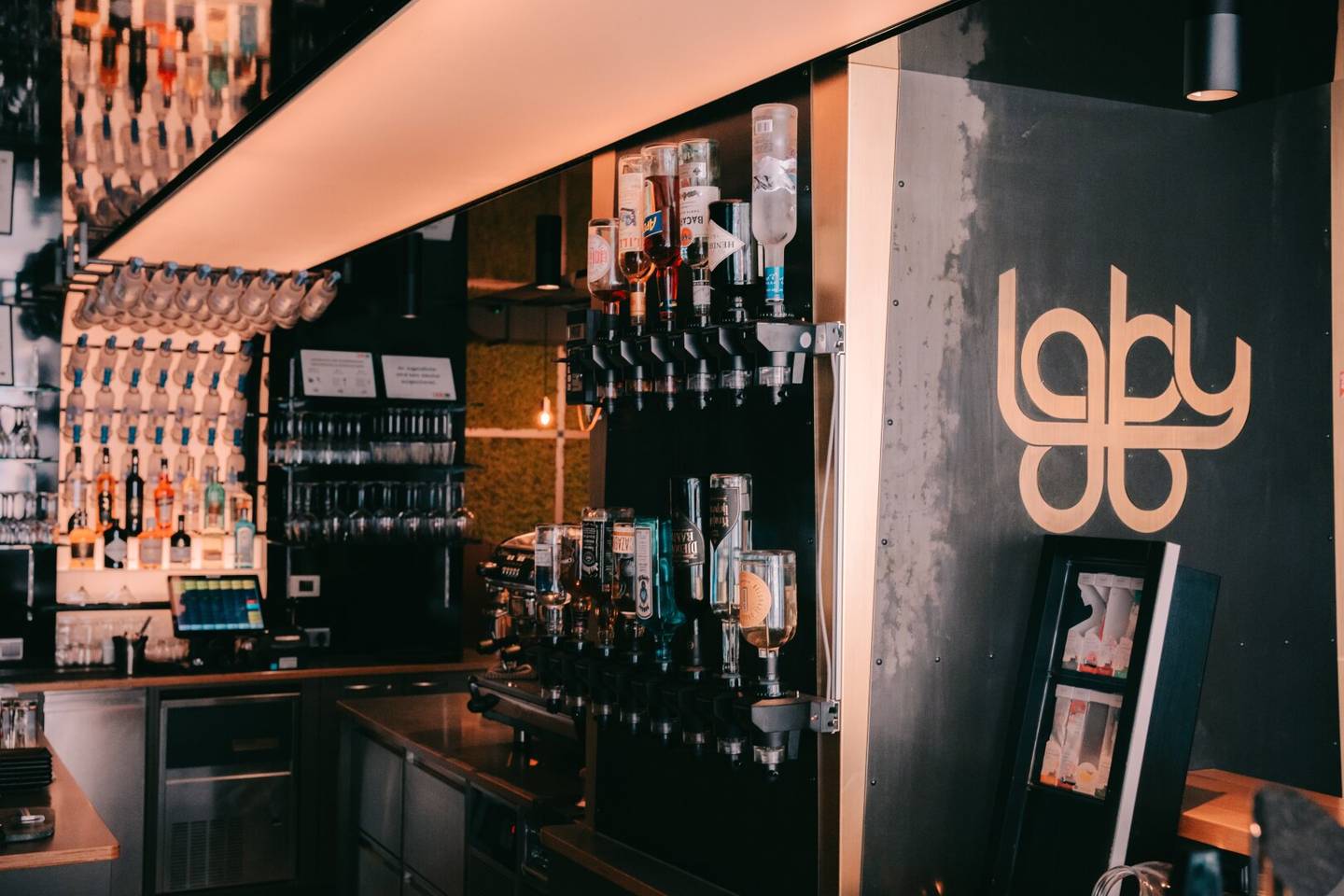 Unique opportunity: Stylish venue with club area and sidewalk cafe seating in the best locations in Ottakring