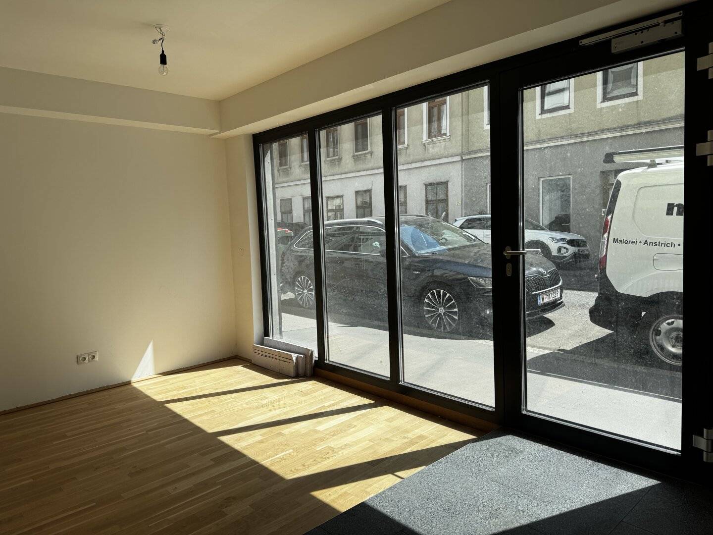Erstbezug- Nähe AKH -  57 m2 Büro/Ordi/Praxis (2 Zimmer / 2 Eingänge) Top 43.1.1
