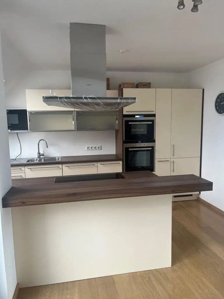 Like-new attic apartment 99 m², 3 rooms, terrace, garage, 1100 Vienna, top fittings