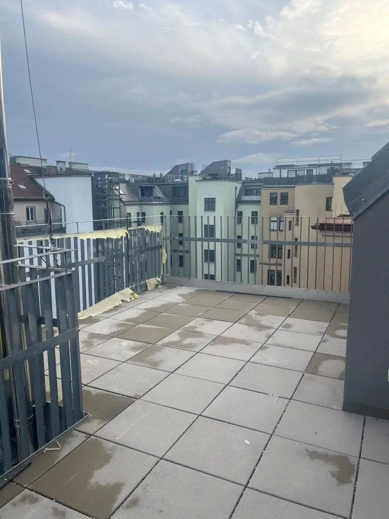 Like-new attic apartment 99 m², 3 rooms, terrace, garage, 1100 Vienna, top fittings