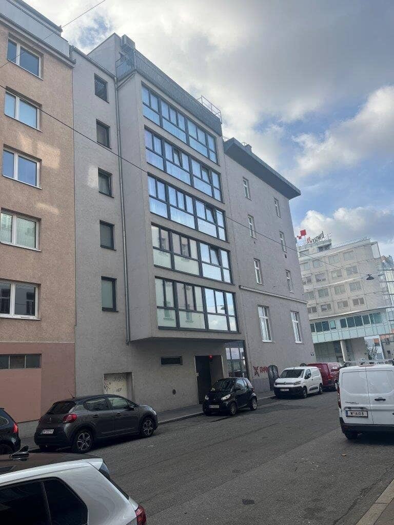 Neuwertige Dachgeschoßmaisonette mit Süd-West-Terrassentraum und Garage