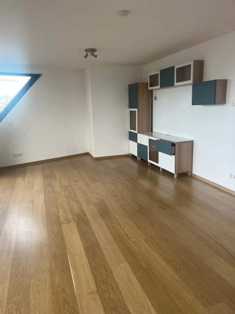 Neuwertige DG-Wohnung 99m², 3 Zimmer, Terrasse, Garage, 1100 Wien, Top Ausstattung!