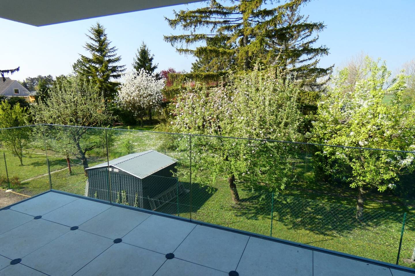 Low-energy new build apartment west terrace with private garden