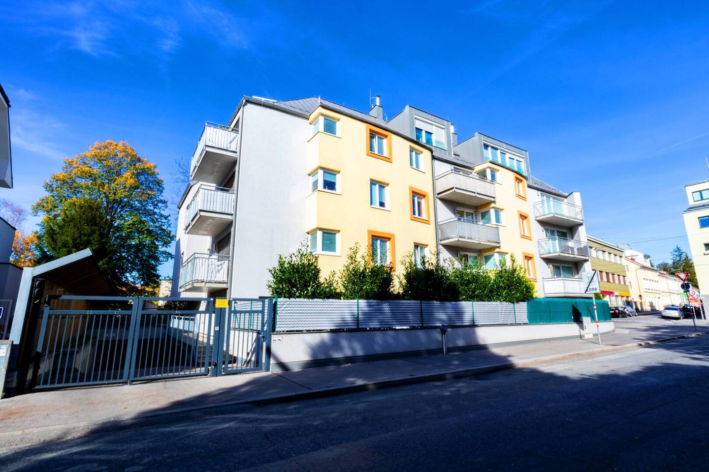 Elegant three room apartment with south facing balcony near Schloss Hetzendorf