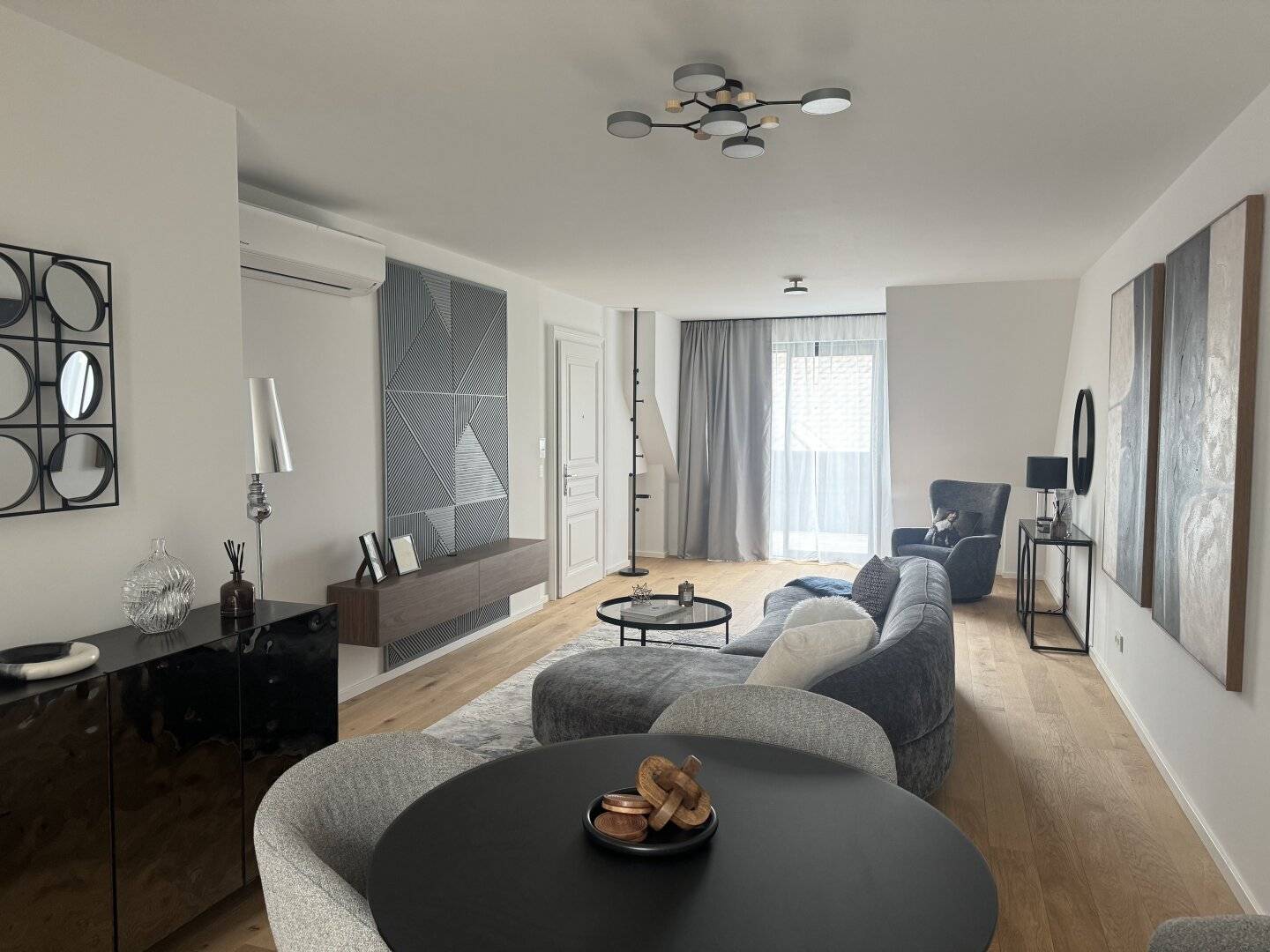 Modern living culture with historic building flair! First occupancy after a complete renovation in Währing