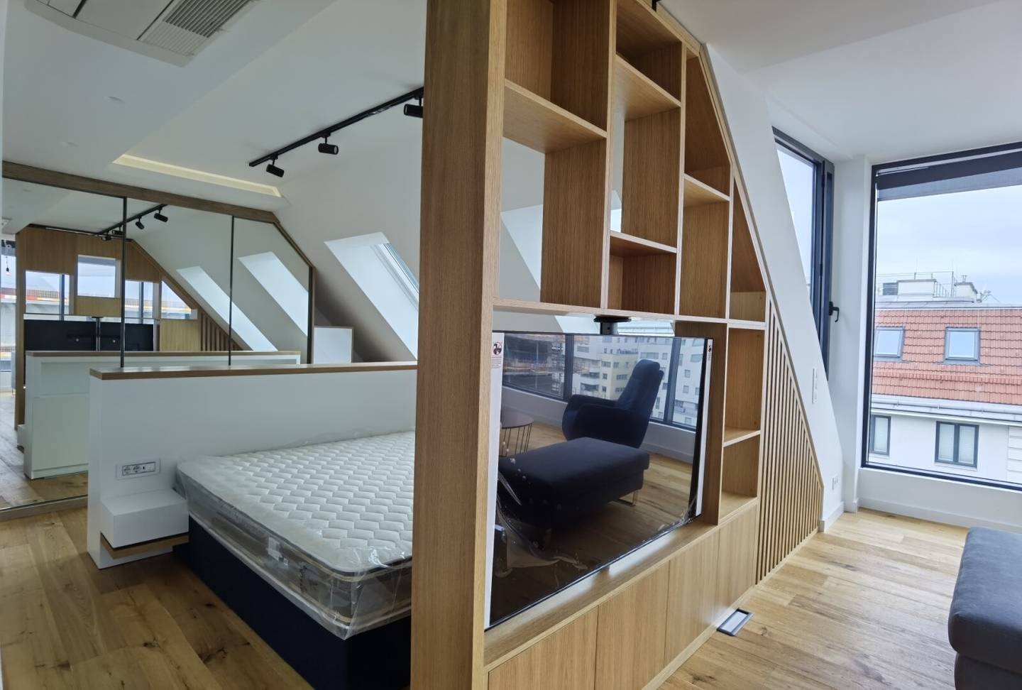 LOFT MIT DACHTERRASSE INKLUSIVE SEHR MODERNER MÖBLIERUNG
