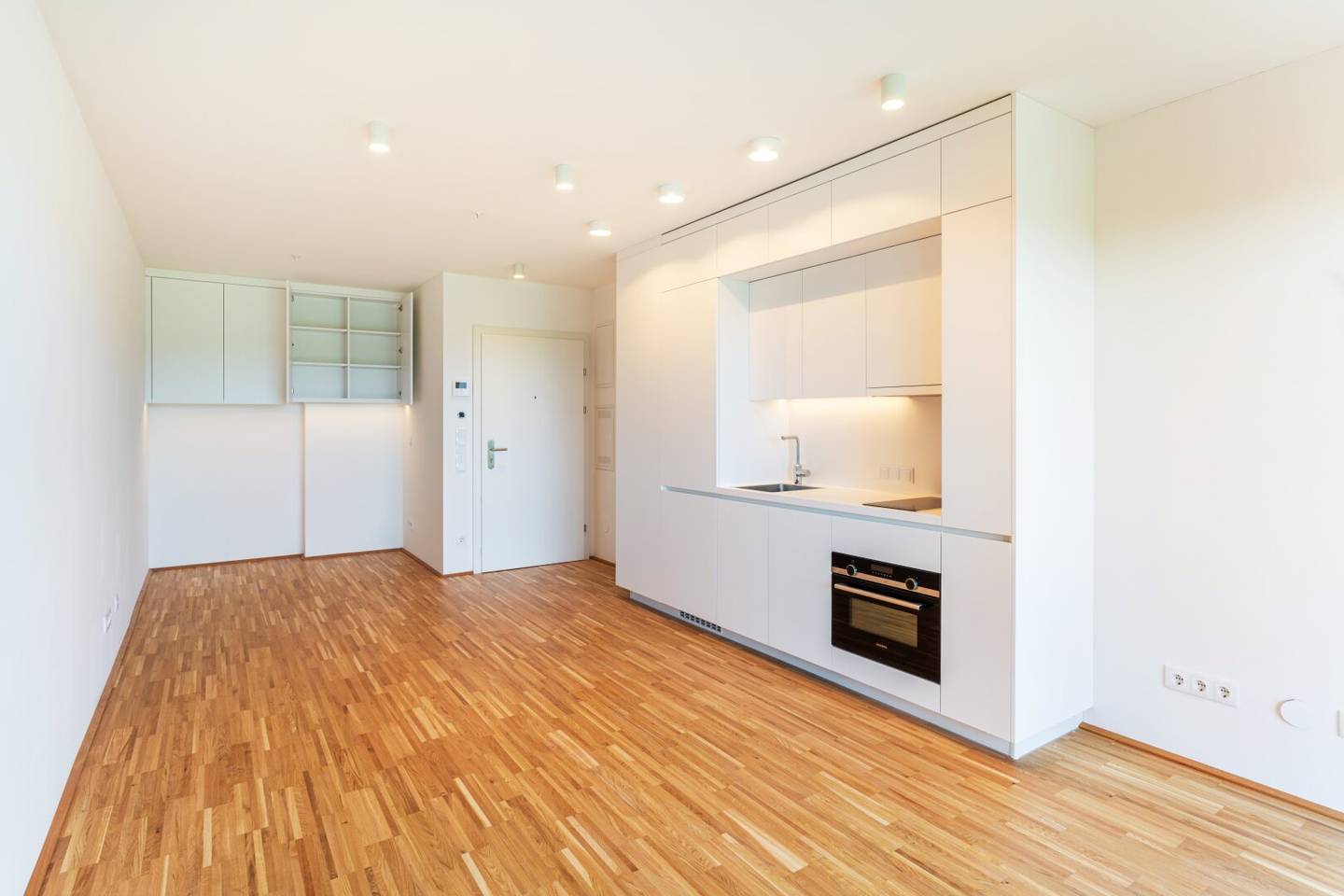 Serviced Apartment - Living with Balcony in the green Kurpark - ALL INCLUSIVE