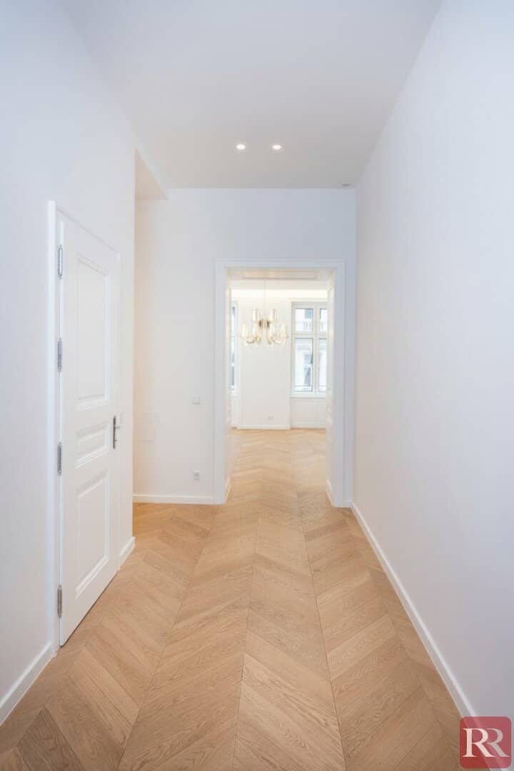 Turn of the century meets modernity premium renovated historic apartment/office near the city center
