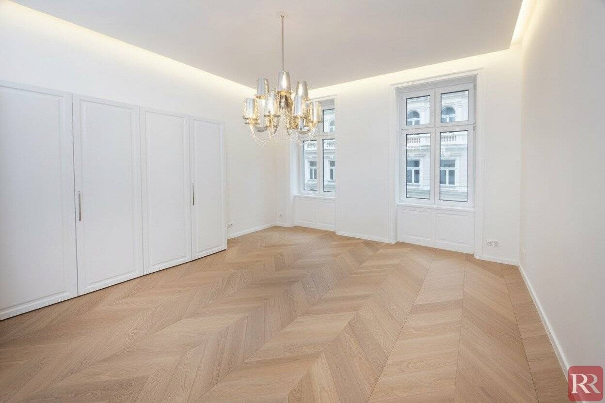 Turn of the century meets modernity premium renovated historic apartment/office near the city center