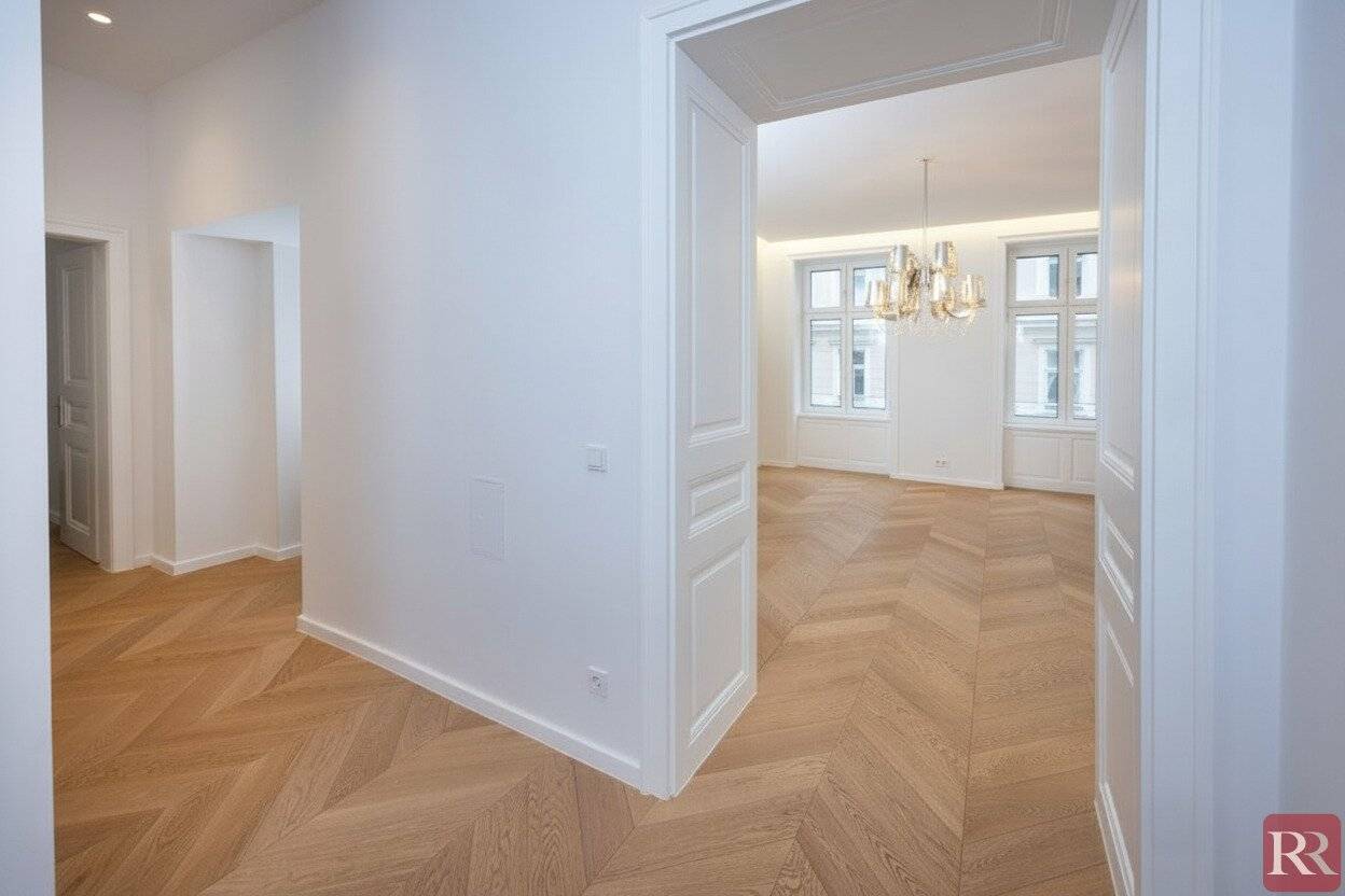 Turn of the century meets modernity premium renovated historic apartment/office near the city center