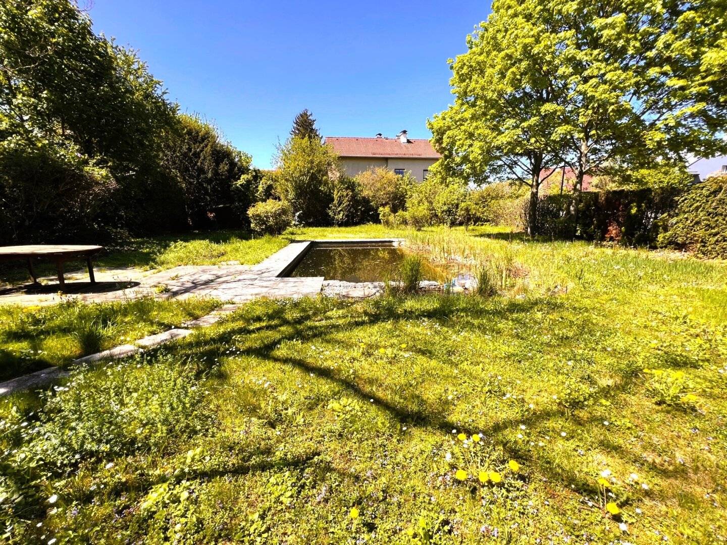Charmantes 1.202 m² Grundstück mit kleinem Haus und viel Potenzial (ca. 750- 800 m² Wohnfläche möglich!)