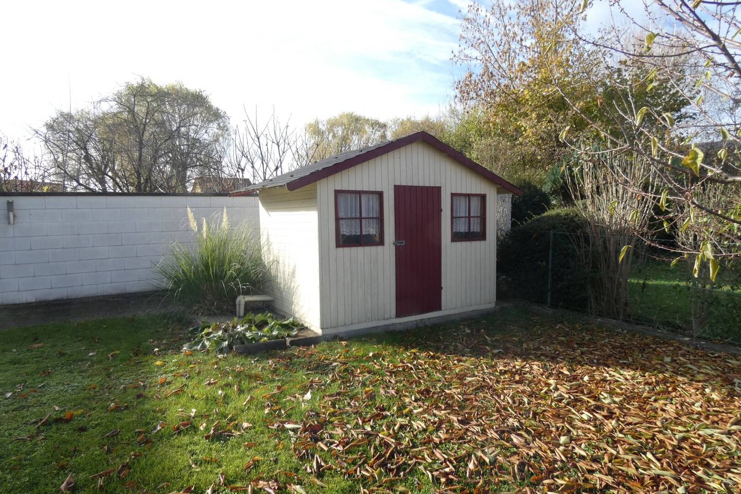 Dream property with bungalow near the lake