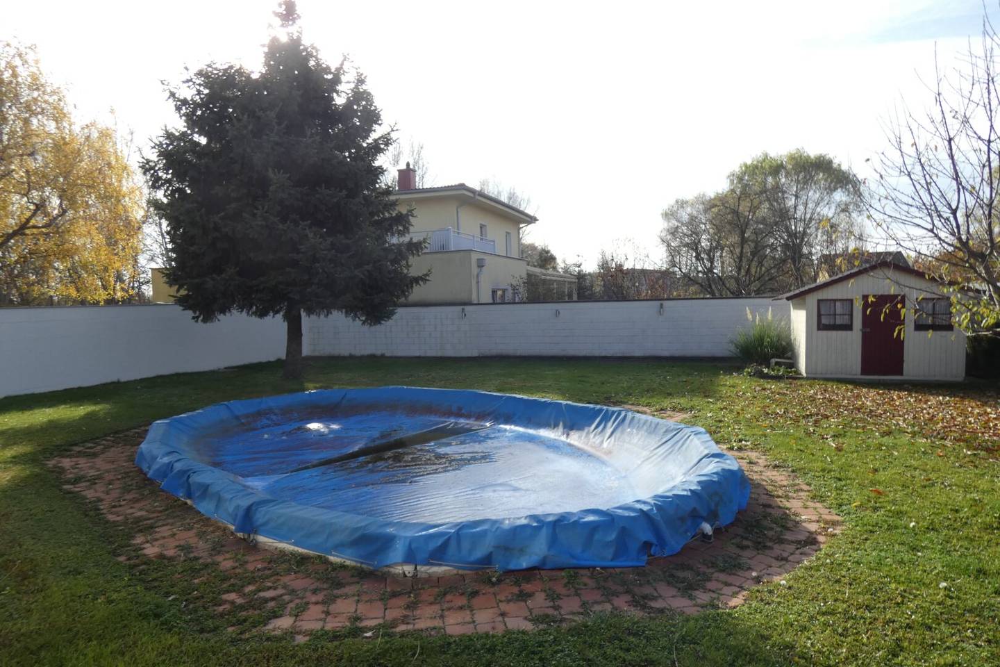 Dream property with bungalow near the lake