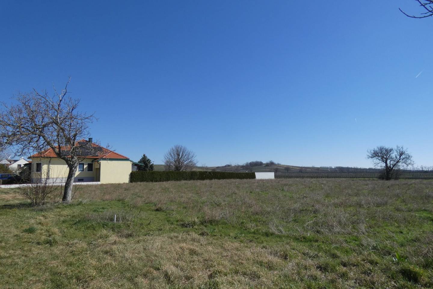 BAUGRUNDSTÜCK IN RUHIGER ANWOHNERSTRASSE