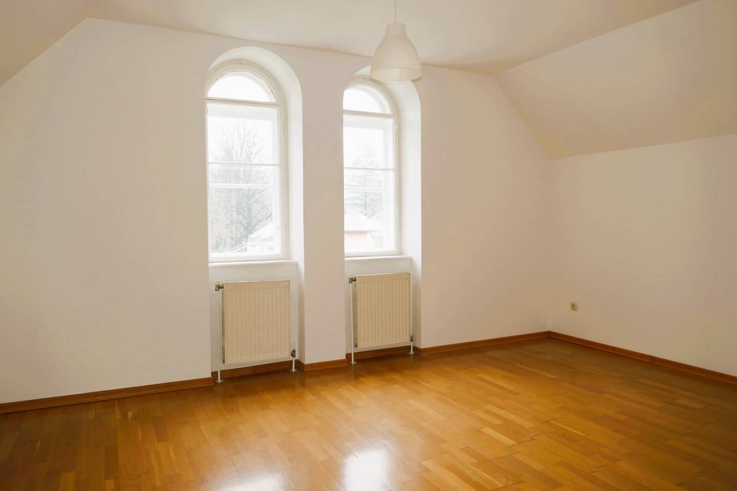 Wunderschönes Grundstück mit kleinem Zinshaus im Ortskern von Weissenbach an der Triesting!